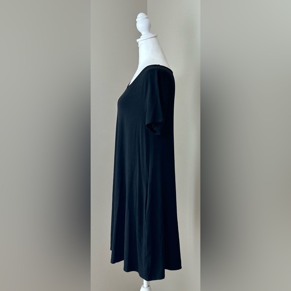 Aryeh Round Neck Short Sleeve Stretchy Knit Mini Dress w/Pockets‎ Size Medium - Picture 4 of 7